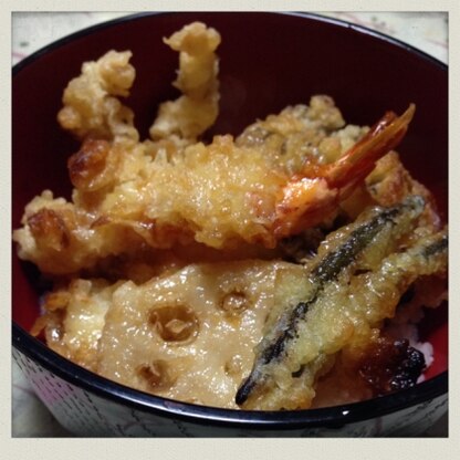 天ぷらをお土産にもらいまして、ならば天丼だ！と、一人分のタレを作りました。ちょうど甘辛く私好みの味に仕上がりまして、もう、美味しかったのなんの（≧∇≦）ごち。